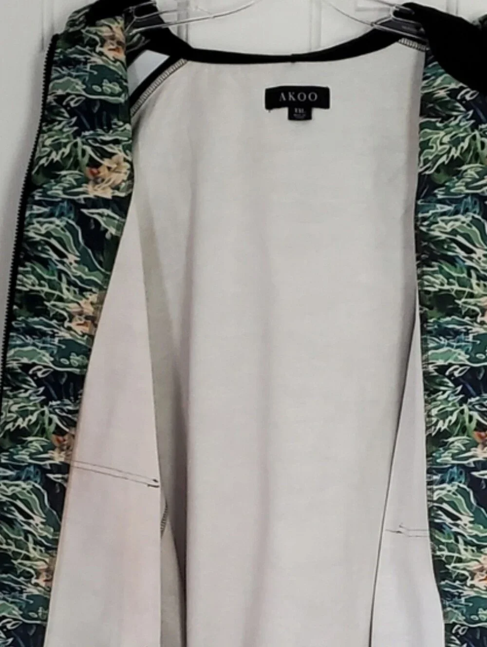 Akoo Green Camouflage-Pattern Hooded Zip  -up Jacket. XXL